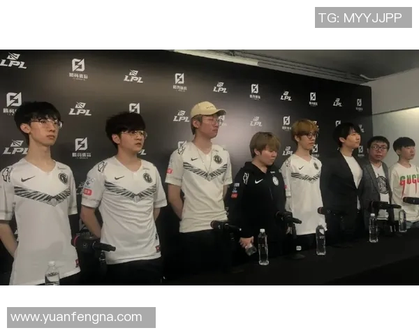 深入探讨王者荣耀IG战队的团队配合与战术策略分析实时新闻